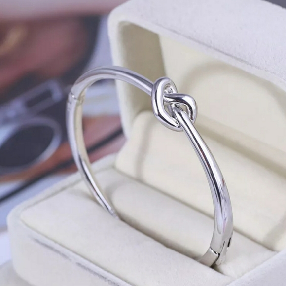 Kate Spade Loves me Knot Bangle π - Picture 6 of 8